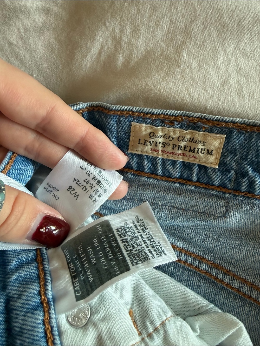 Levi’s 501 Shorts - Picture 4 of 5